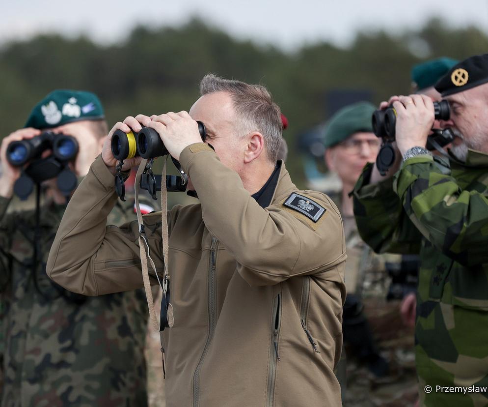 Prezydent Andrzej Duda na ćwiczeniach z żołnierzami w Ustce