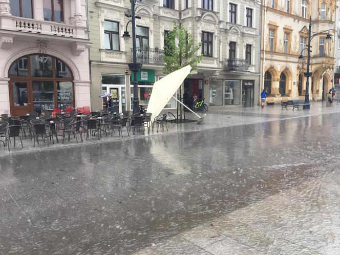 Krajobraz centrum Łodzi po burzy