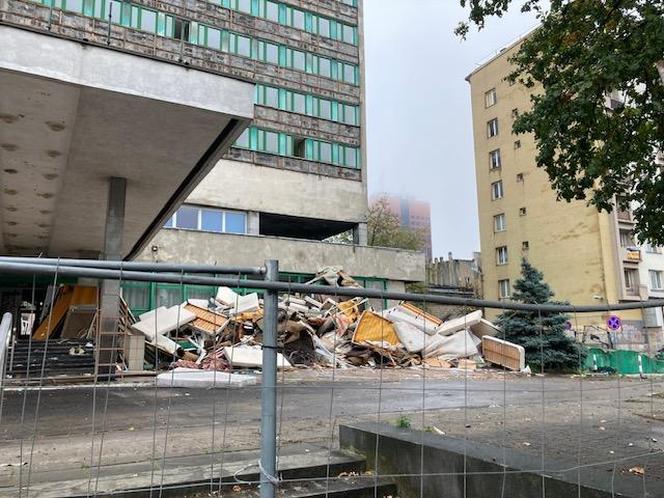 Rozbiórka hotelu w centum miasta. Mieszkańcy obawiają się…pluskiew!