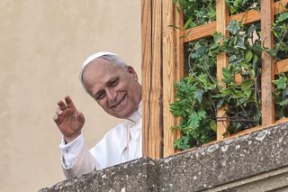 Papież tonie pod listami, dostaje ich 100 kilogramów dziennie. Dochodzą nawet bez adresu