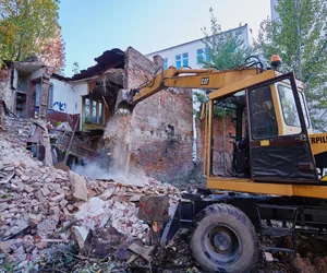 Ruszyła rozbiórka kamienic w centrum Łodzi. Do końca roku zburzonych ma zostać 100 budynków
