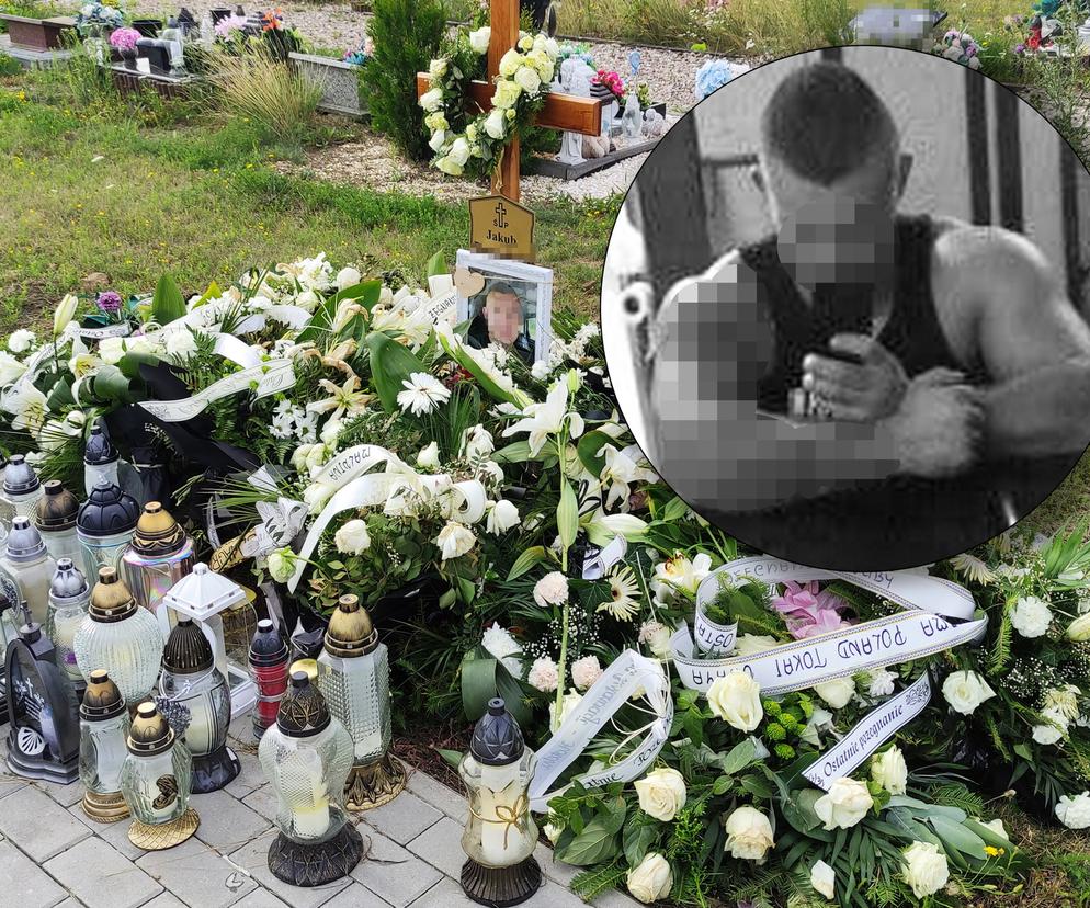 Białe kwiaty i wieńce przykryły grób Jakuba, który roztrzaskał się na motorze w centrum Chełmży