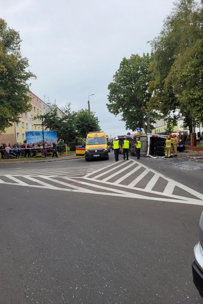 Wypadek w Lubrańcu. Wiele osób rannych po zderzeniu busa i osobówki 