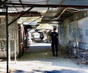 Pożar bazarku w Warszawie. Całkowicie spłonęło 12 budek sprzedażowych. Przyczyny nie są znane