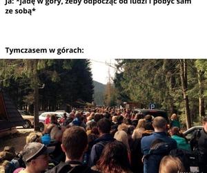 Najlepsze memy o turystach w górach. Te obrazki znane z Tatr bawią do łez 