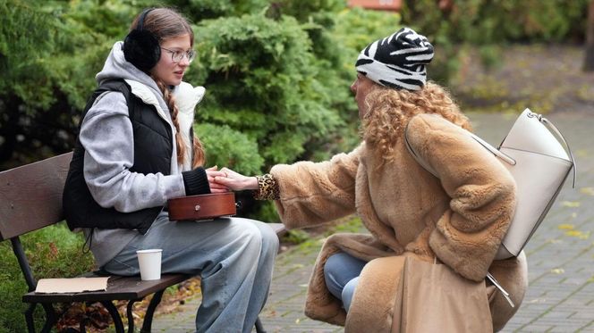 Barwy szczęścia odc. 3193. Pola (Gabriela Szewczyk), Ania Żabcia (Hanna Klepacka)