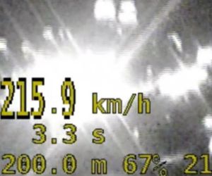 Szaleńcza jazda drogą ekspresową. Kierowca przewoził dzieci pędząc 215 km/h