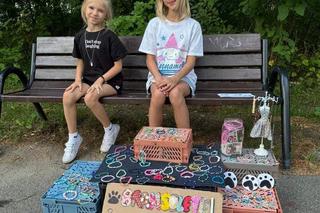 Pomysłowa akcja młodych częstochowianek. Sprzedawały własnoręcznie zrobiona biżuterię, aby pomóc schronisku