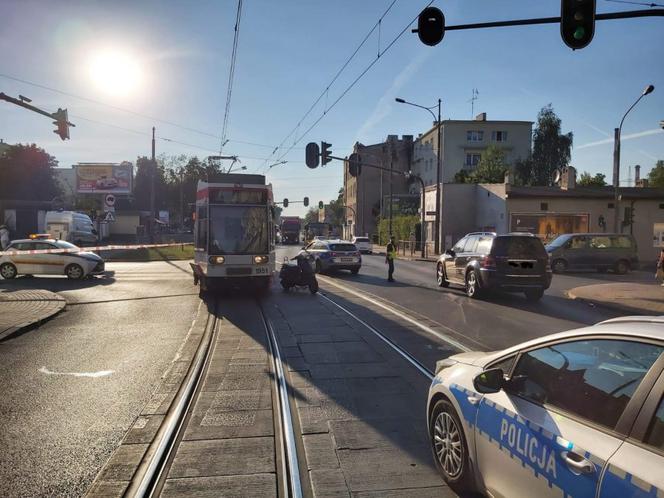 Wjechał skuterem pod tramwaj