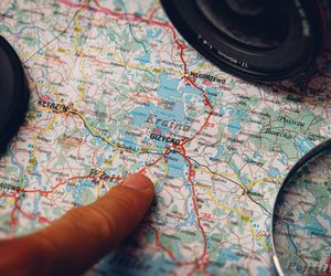 Quiz o województwach przed reforma administracyjną. Połącz stolicę z odpowiednim miejscem 
