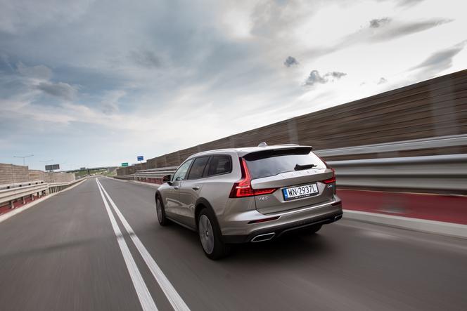 Volvo V60 D4 AWD Cross Country Pro