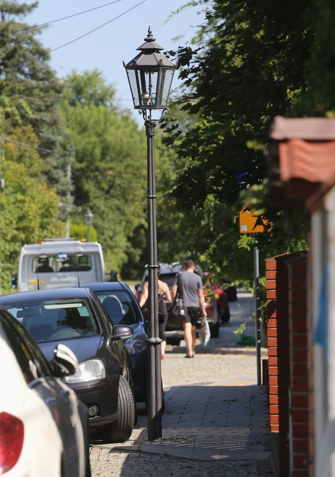 Czy mokotowskie osiedle pogrąży się w egipskie ciemnościach? Urzędnicy szukają pieniędzy na gaz do latarni