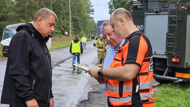 Wypadek w pobliżu Konotopu  - autobus z tirem 