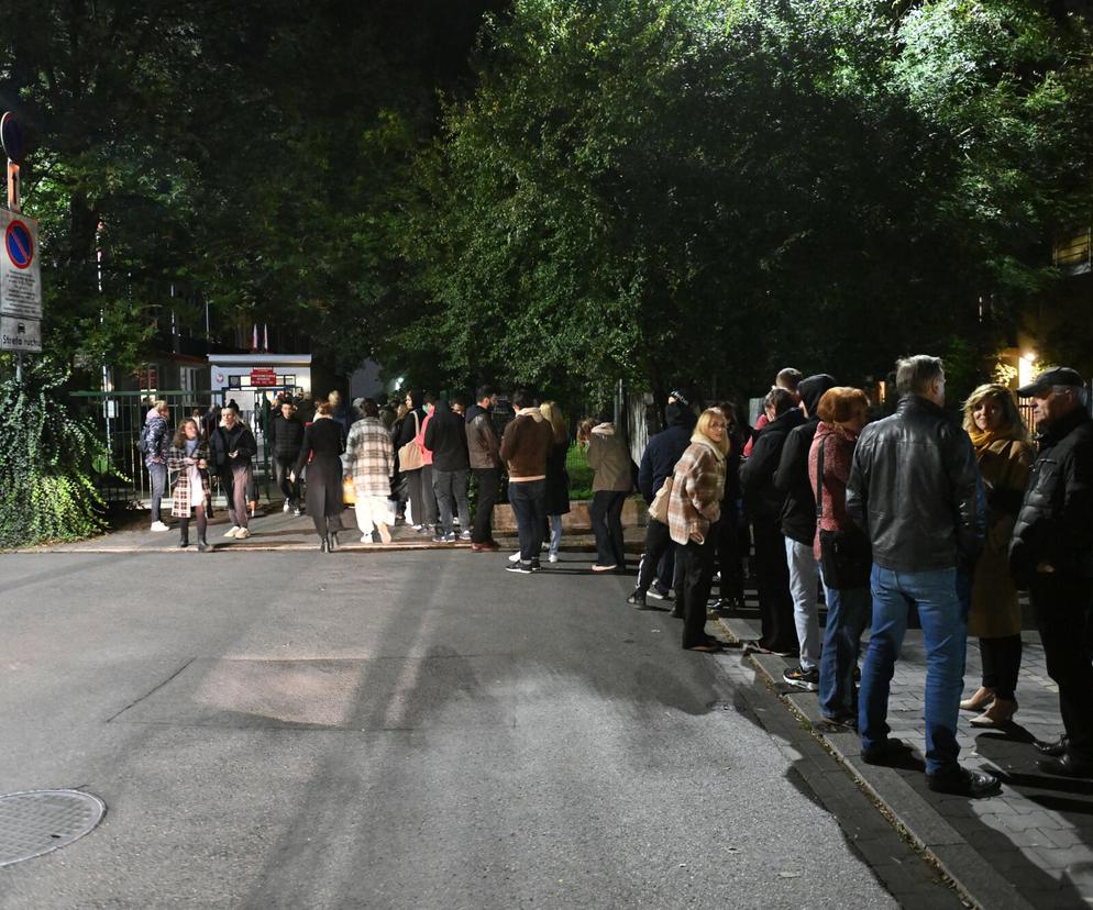 Wybory parlamentarne 2023. Ogromna kolejka przed lokalem wyborczym w Krakowie