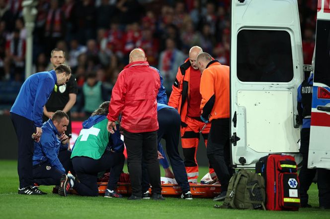 Rafał Mikulec w spotkaniu z Miedzią Legnica nabawił się bardzo groźnie wyglądającej kontuzji. Zawodnik długo opatrywany był na murawie, skąd zabrała do karetka