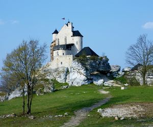 Ten zamek to prawdziwa perła na Szlaku Orlich Gniazd. Jego wnętrza rozbudzają wyobraźnię!