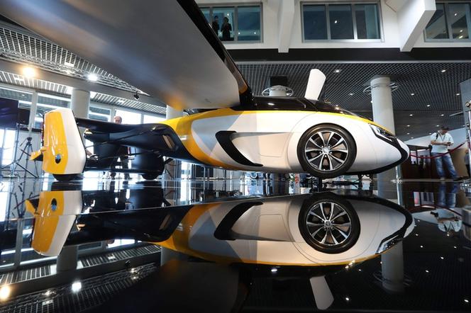Latający samochód AeroMobil 4.0