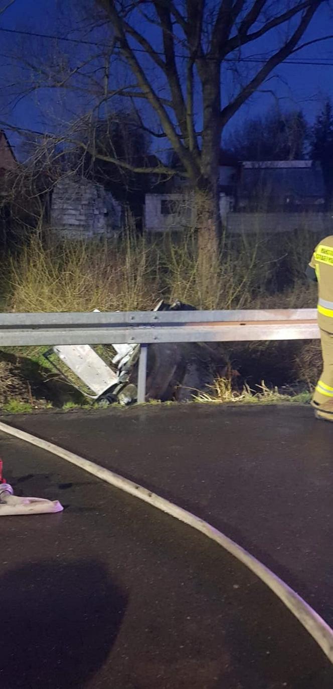 Sietesz. Auto po wypadku stanęło w ogniu