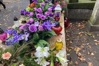 Grób Violetty Villas łatwo przeoczyć. Wielka gwiazda ma skromny nagrobek na Powązkach