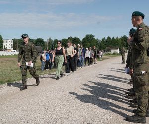 Nasz dziennikarz w wojsku. Sprawdził, czy w jeden dzień może się tego nauczyć
