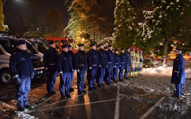 Poruszający gest policjantów i strażaków z Podkarpacia. Zrobili to dla zmarłych kolegów, słowa stają w gardle