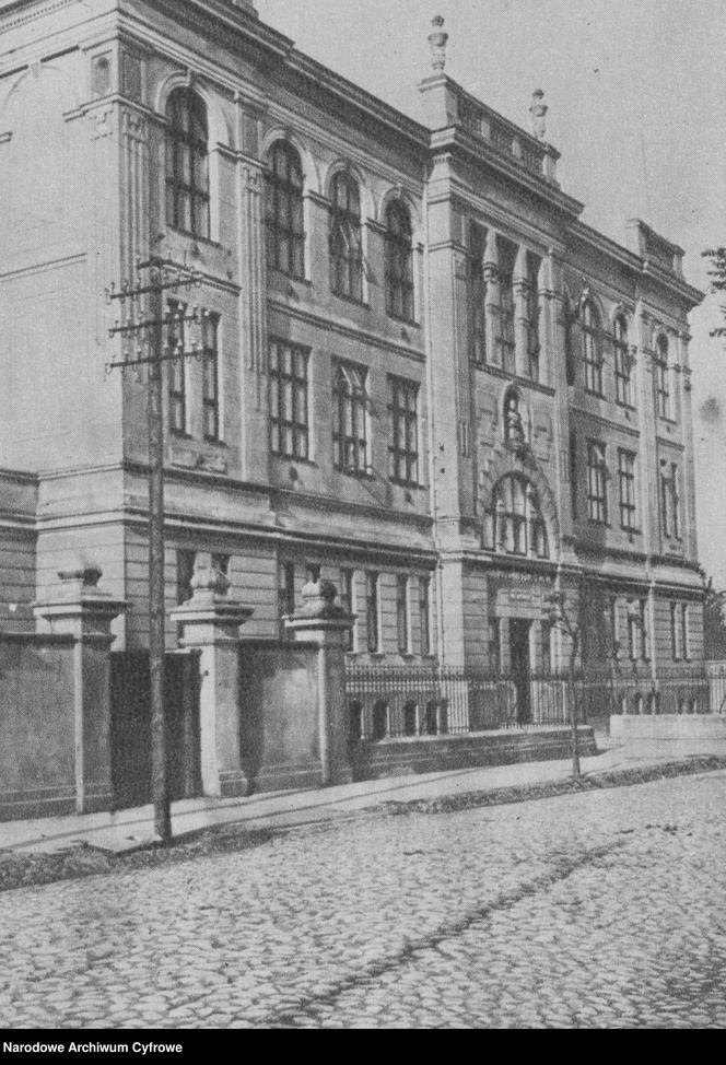 Czy znacie te budynki w Płocku? Tak wyglądały przed II wojną światową [ZDJĘCIA]