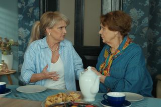 Barwy szczęścia. Rawiczowa wyzna Małgorzacie, że nie może się pogodzić ze stratą. Ale nie powie przyjaciółce najważniejszego