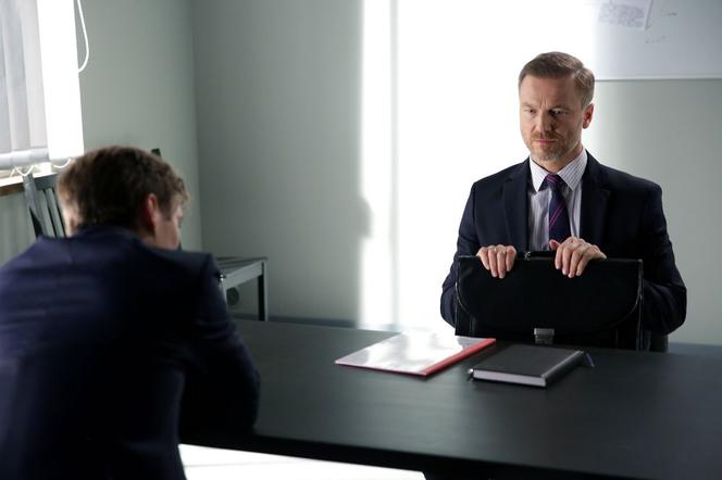 M jak miłość, odcinek 1506: Olek załamie się w więzieniu! Tylko Budzyński może go uratować