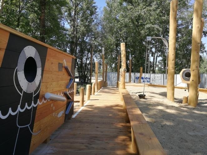 Nieplac zabaw na Plaży Romantycznej w Wawrze