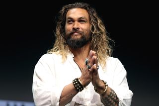 Jason Momoa w Polsce. Co robi w naszym kraju słynny Aquaman? 