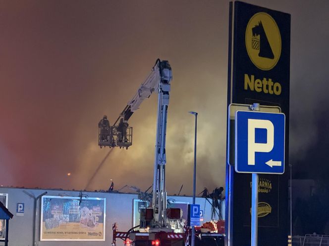 Gigantyczny pożar sklepu w Grodzisku Mazowieckim