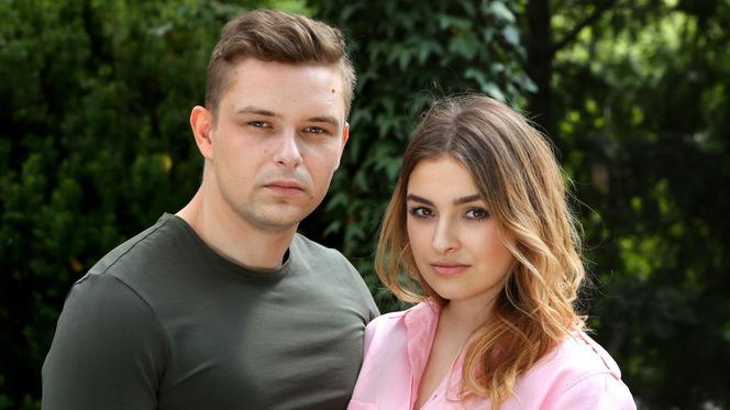 	Barwy szczęścia. Klara (Olga Jankowska), Hubert (Marek Molak)