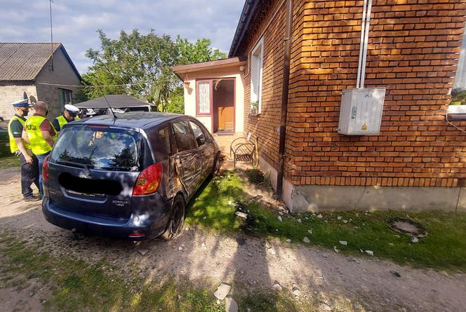 Groźny wypadek! Pijany kierowca wjechał na podwórko, gdzie bawiły się dzieci. Ranny 11-letni chłopiec