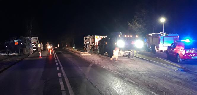 Amerykański kolos ugrzązł w błocie. Pomogli druhowie z lokalnego OSP