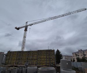 Dawniej był tam popularny market. Teraz to miejsce wypełni nowy blok