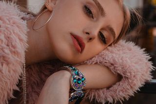 Romantycznie vs. dramatycznie. Oto najmodniejsze kolory ust na jesień