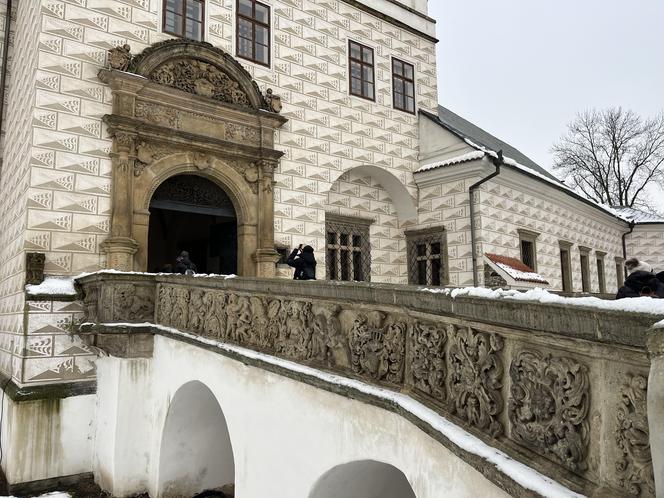 Zamek Pardubice - zdjęcia cennego zabytku Wschodnich Czech. Wnętrza, muzeum, zamek nocą