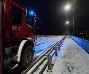 Starachowice. Zderzenie kilku samochodów na wiadukcie