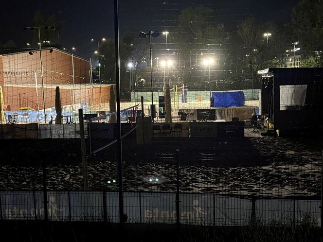 Tragiczna interwencja nad Wisłą w Warszawie. Młody mężczyzna zmarł podczas gry w siatkówkę. Miał 37 lat