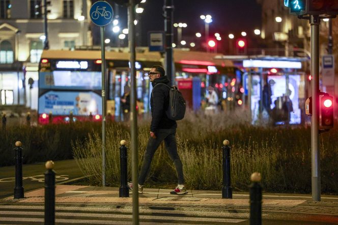 Łukasz Mejza jeździ autobusem