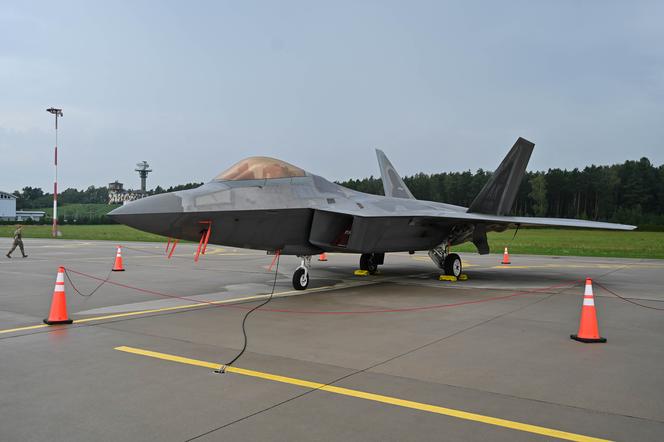 Łódzkie. Już 12 myśliwców F-22 Raptor stacjonuje w Łasku!