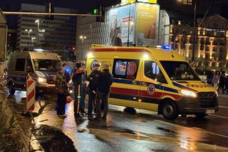 Pijany zmiótł kobietę na pasach i uciekł. Nocny dramat w sercu Warszawy