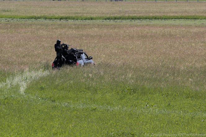 Samolot z terrorystami na pokładzie nad Małopolską: Zobacz zdjęcia z ćwiczeń służb [GALERIA]