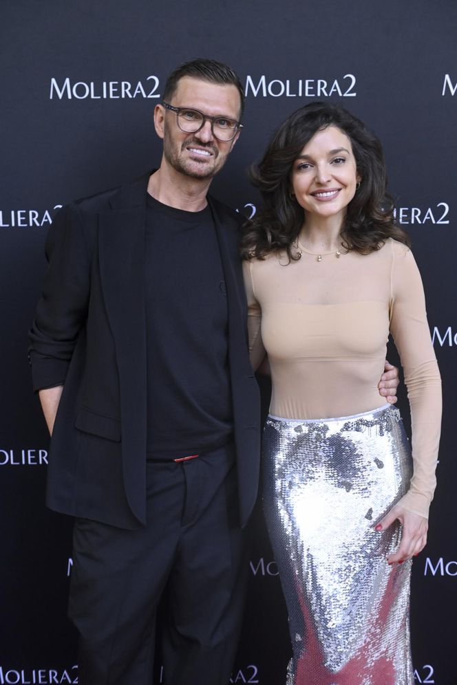 Ostaszewska, Dębska, Woźniak-Starak jako modowe divy. Tłum gwiazd na pokazie Zienia