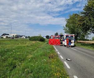 Jeden roztrzaskał się o traktor, drugi o osobówkę. Dwaj motocykliści zginęli na tej samej drodze