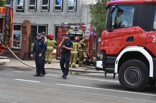 Pożar dachu budowanego budynku straży pożarnej. Zdjęcia z miejsca zdarzenia