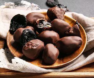 Śliwki w czekoladzie jak z najlepszej cukierni – sprawdź, jaką czekoladę wybrać!