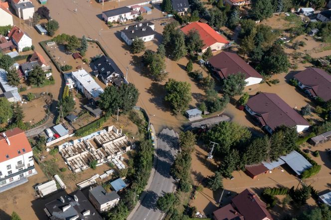 Opolskie. Powódź w Lewinie Brzeskim. 90 procent miasta zostało zalane [ZDJĘCIA].