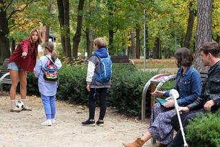 	M jak miłość odc. 1784. Kama (Michalina Sosna), Szymek (Staś Szczypiński), Maja (Laura Jankowska), Marcin (Mikołaj Roznerski), Ania (Alina Szczegielniak)