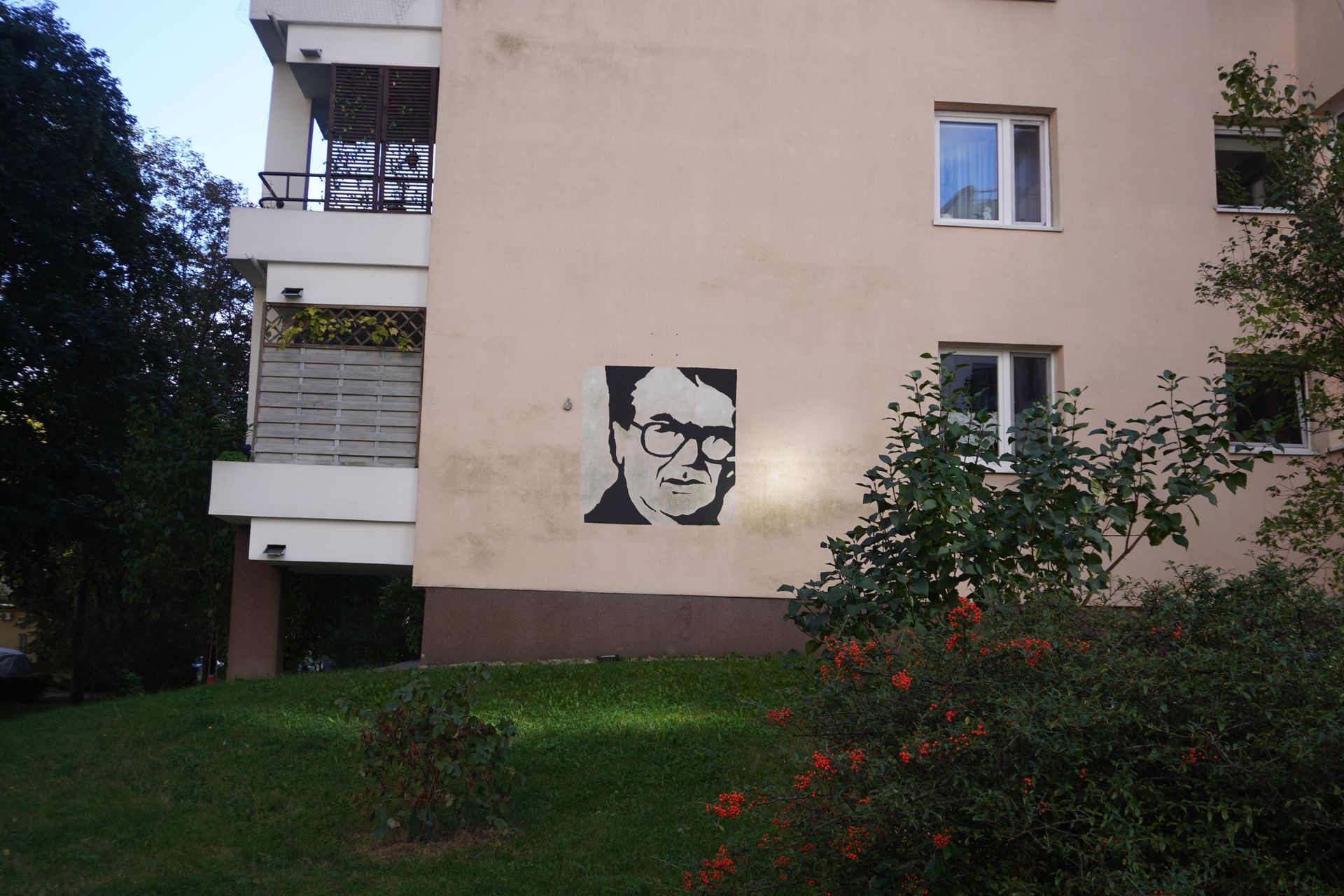 Blok przy ul. Sonaty 6 na Mokotowie, w którym żył Beksiński